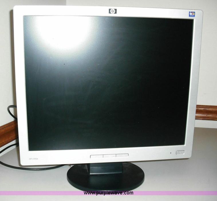 image for item 3656 (2) HP LCD monitors