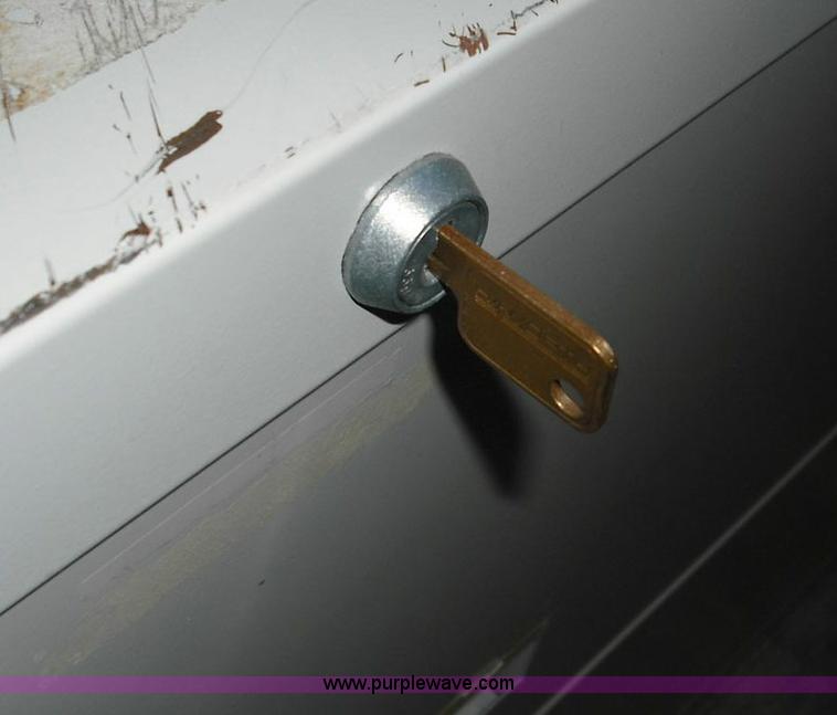 image for item 3657 Laptop and filing cabinet with keys
