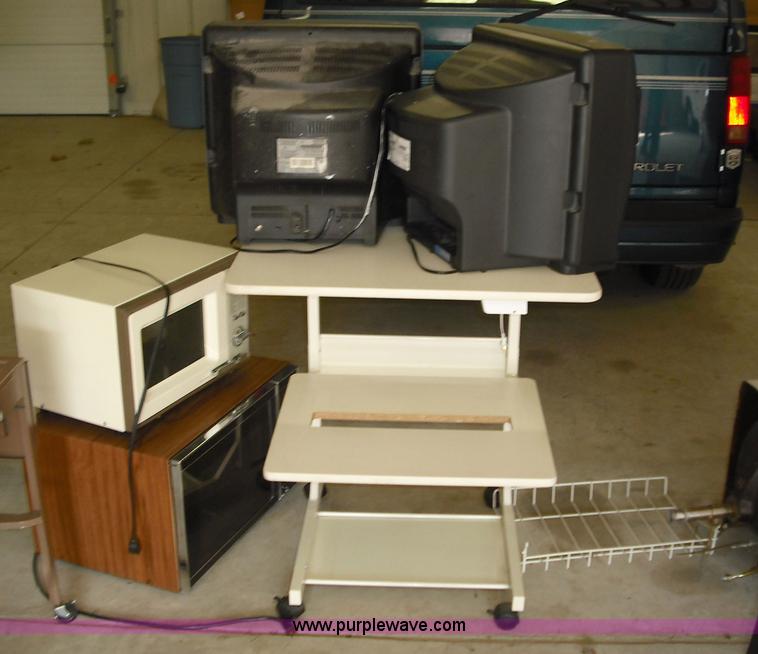 image for item 3670 Assorted furniture and other items