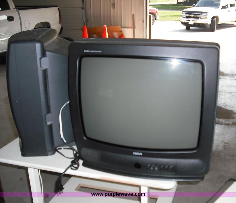 image for item 3670 Assorted furniture and other items