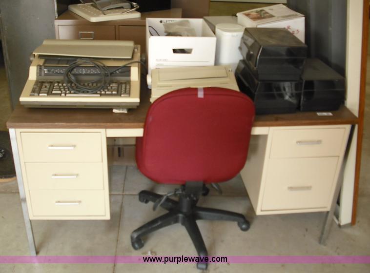 image for item 3670 Assorted furniture and other items