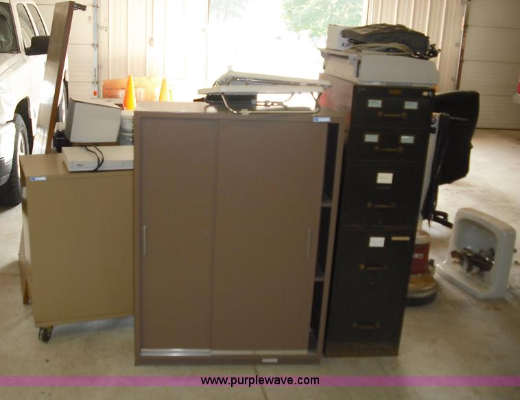 image for item 3670 Assorted furniture and other items