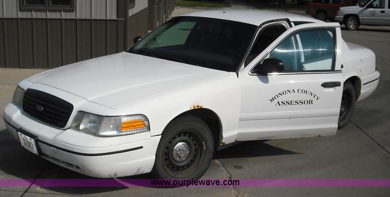image for item 3671 2000 Ford Crown Victoria police interceptor