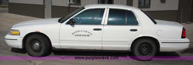 image for item 3671 2000 Ford Crown Victoria police interceptor
