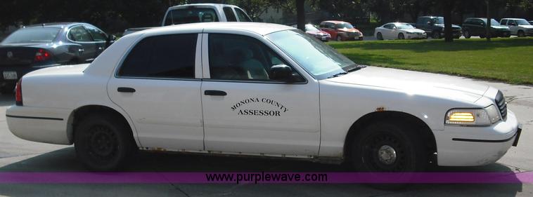 image for item 3671 2000 Ford Crown Victoria police interceptor