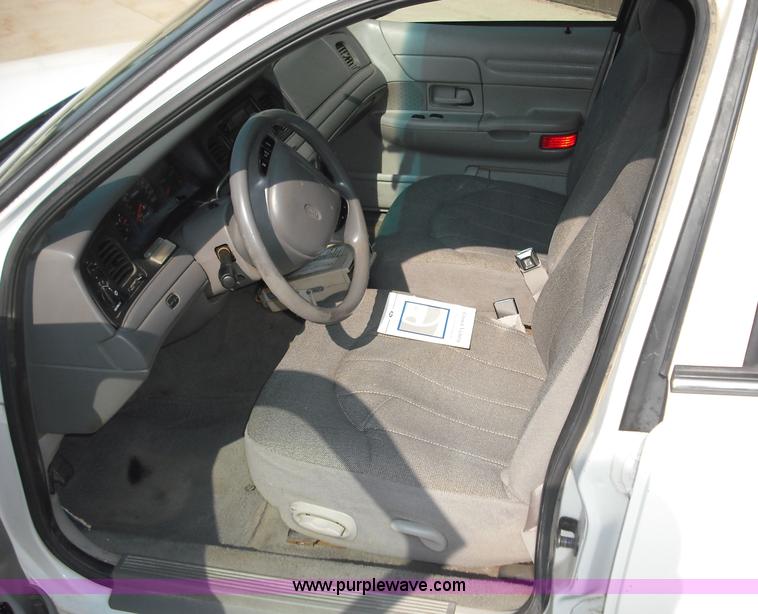 image for item 3671 2000 Ford Crown Victoria police interceptor
