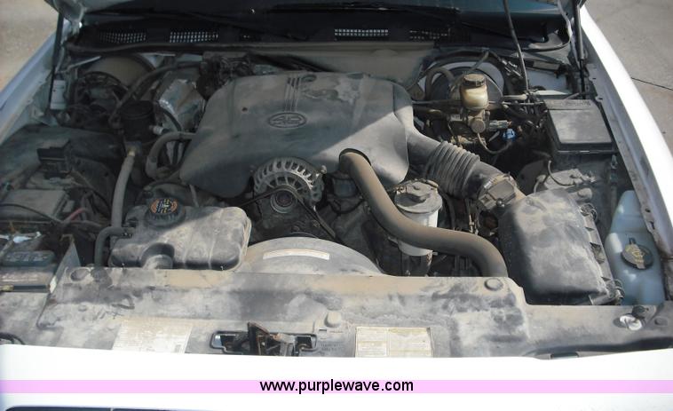 image for item 3671 2000 Ford Crown Victoria police interceptor