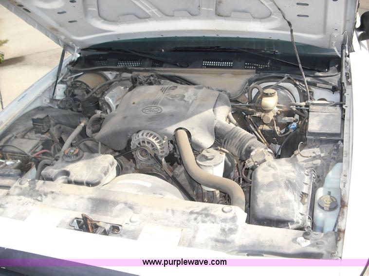 image for item 3671 2000 Ford Crown Victoria police interceptor