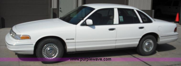 image for item 3672 1995 Ford Crown Victoria police interceptor