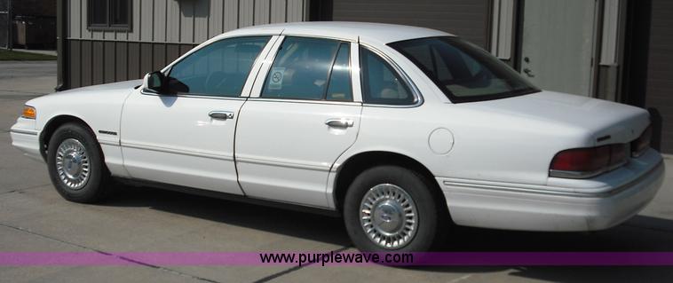 image for item 3672 1995 Ford Crown Victoria police interceptor