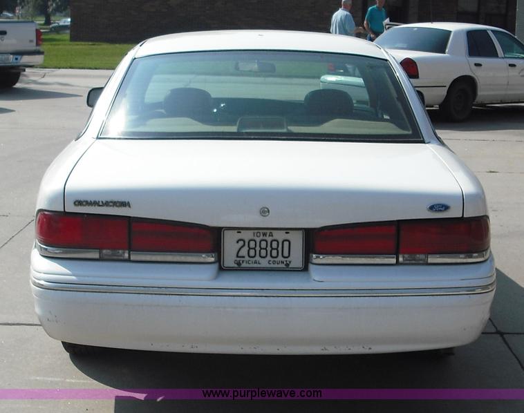image for item 3672 1995 Ford Crown Victoria police interceptor