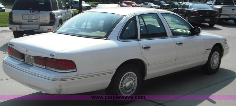 image for item 3672 1995 Ford Crown Victoria police interceptor