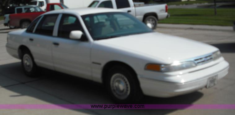 image for item 3672 1995 Ford Crown Victoria police interceptor