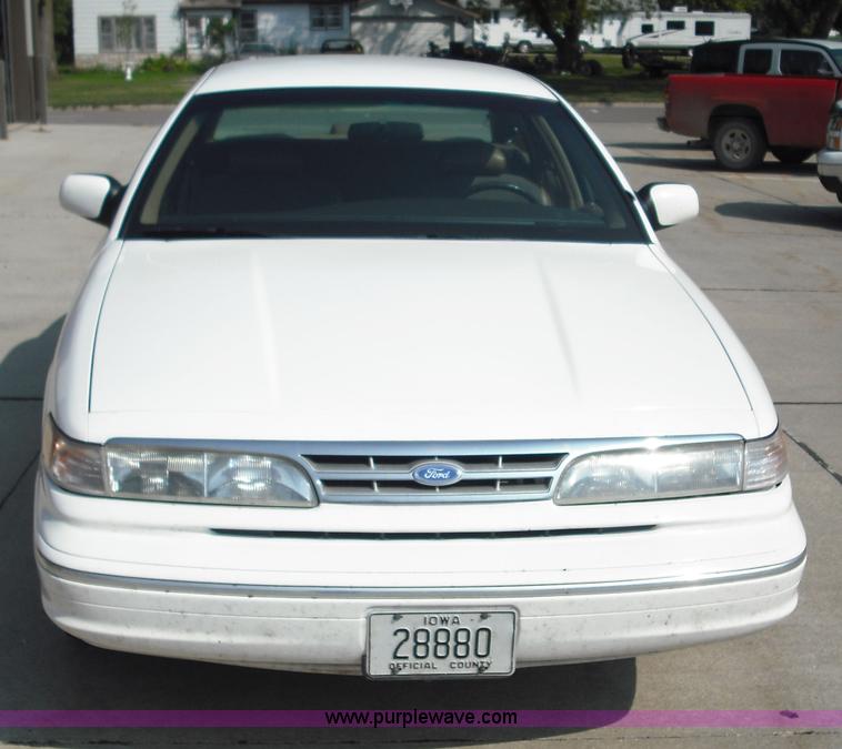 image for item 3672 1995 Ford Crown Victoria police interceptor