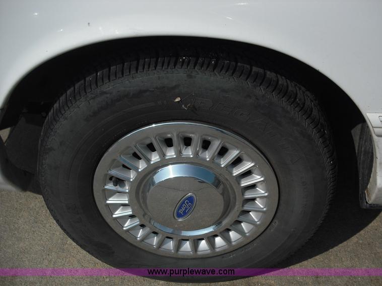 image for item 3672 1995 Ford Crown Victoria police interceptor