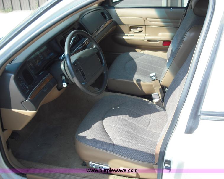 image for item 3672 1995 Ford Crown Victoria police interceptor