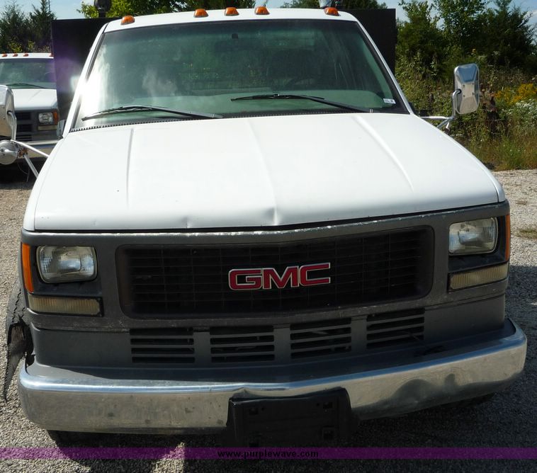 image for item 2151 1998 GMC Sierra C3500 HD pickup with B&W 14' bed