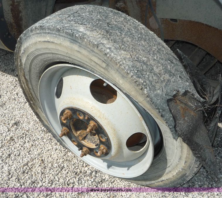 image for item 2151 1998 GMC Sierra C3500 HD pickup with B&W 14' bed