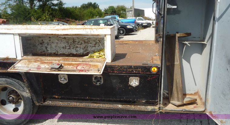 image for item 2151 1998 GMC Sierra C3500 HD pickup with B&W 14' bed