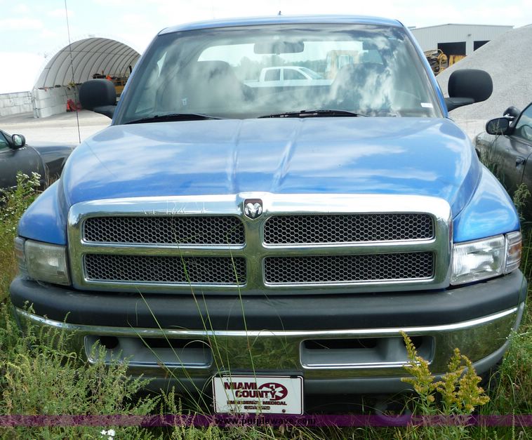 image for item 2155 2001 Dodge Ram 1500 extended cab pickup