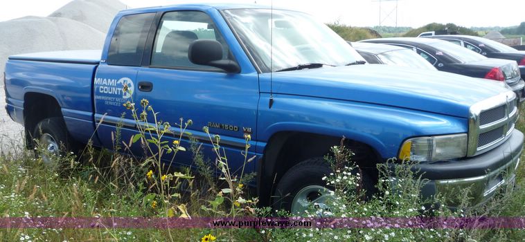 image for item 2155 2001 Dodge Ram 1500 extended cab pickup