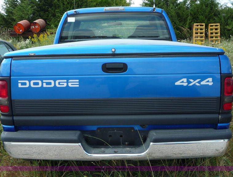 image for item 2155 2001 Dodge Ram 1500 extended cab pickup