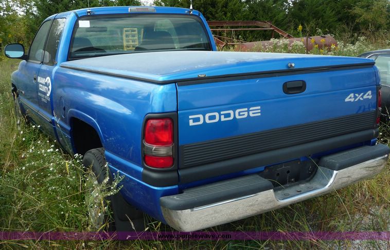 image for item 2155 2001 Dodge Ram 1500 extended cab pickup