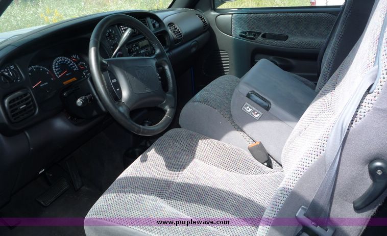 image for item 2155 2001 Dodge Ram 1500 extended cab pickup