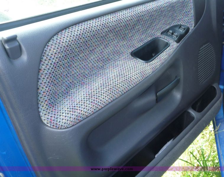 image for item 2155 2001 Dodge Ram 1500 extended cab pickup