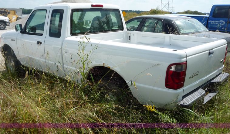 image for item 2158 2001 Ford Ranger extended cab pickup