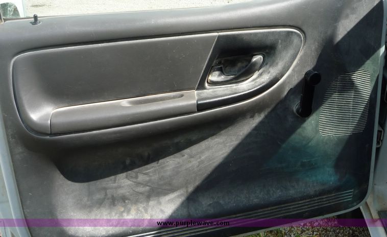 image for item 2158 2001 Ford Ranger extended cab pickup