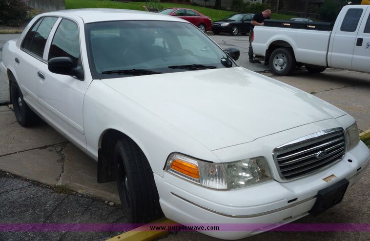 image for item 2165 1998 Ford Crown Victoria Police Intercepter