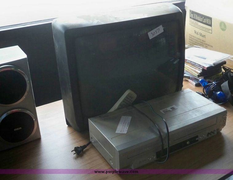 image for item 3037 Sylvania DVD VCR combination player