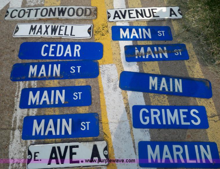 image for item 3431 (37) assorted street signs