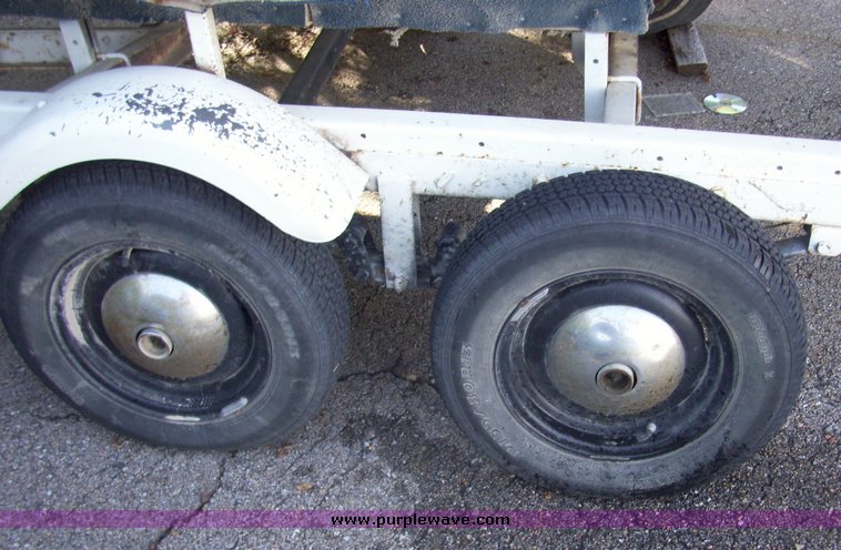 image for item 5555 1981 IMP Apache 17' boat