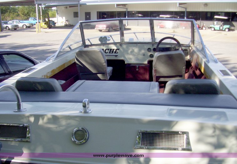 image for item 5555 1981 IMP Apache 17' boat