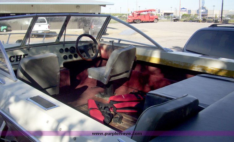 image for item 5555 1981 IMP Apache 17' boat