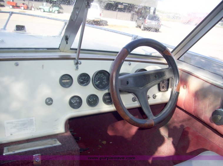 image for item 5555 1981 IMP Apache 17' boat