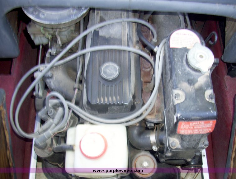 image for item 5555 1981 IMP Apache 17' boat