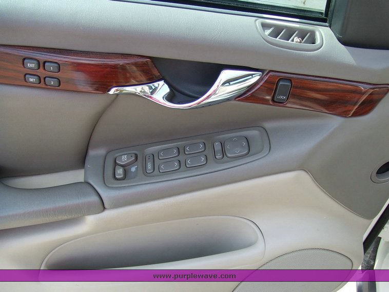 image for item 6075 2000 Cadillac Deville