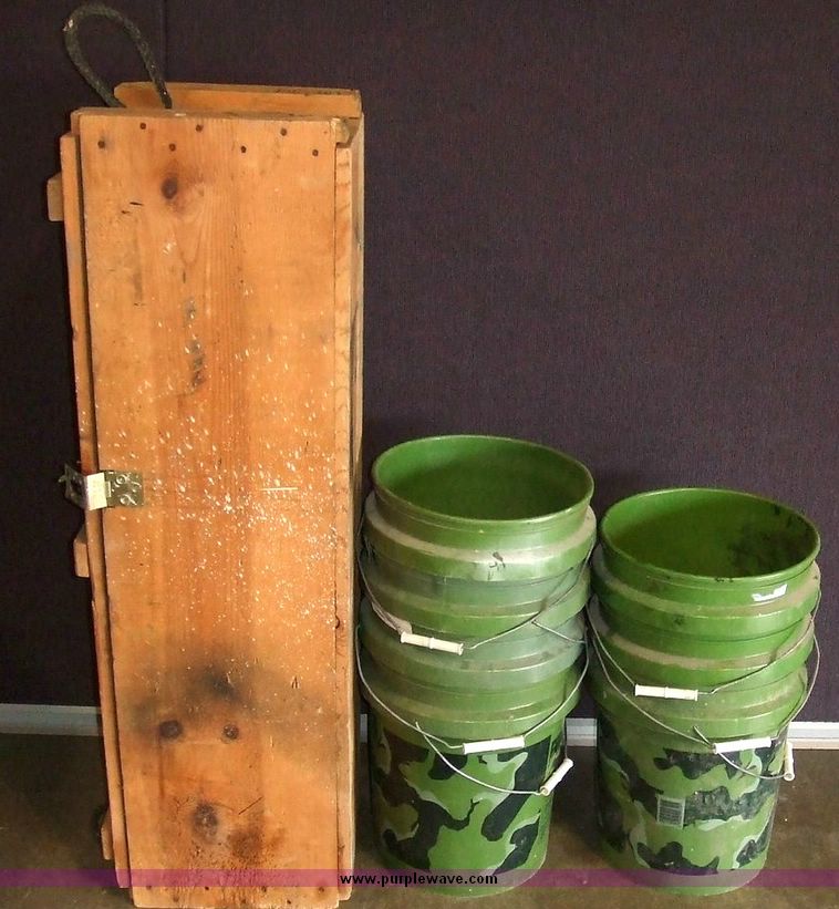 image for item 6137 (7) camouflage five gallon buckets
