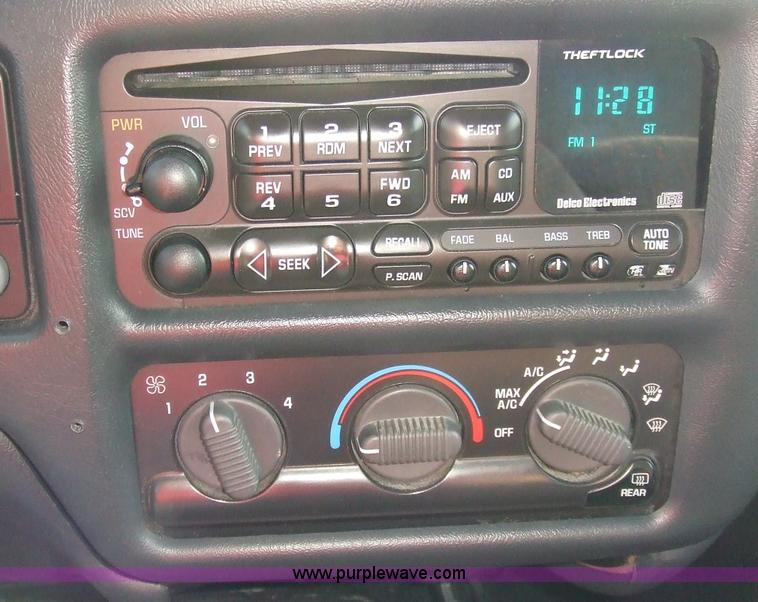 image for item 6228 2001 Chevrolet Blazer