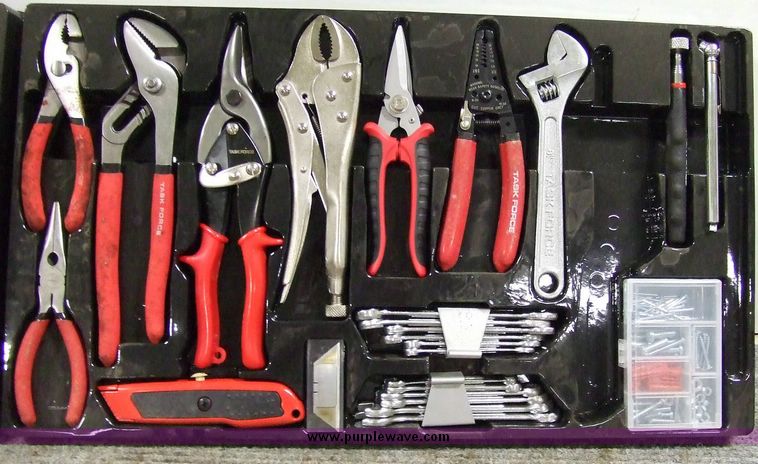 image for item 6437 Assortment of Task Force hand tools
