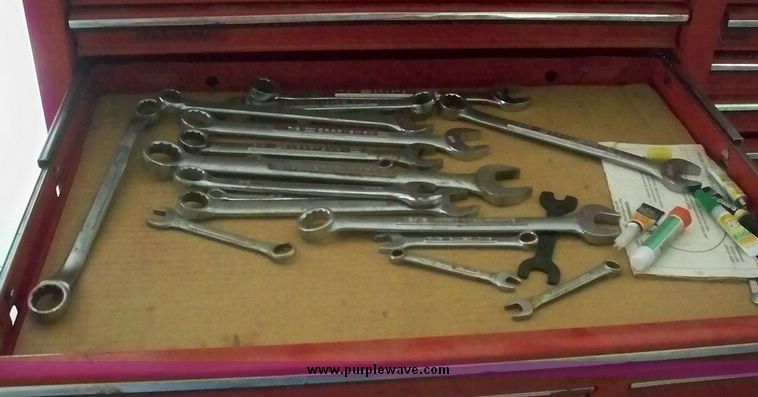 image for item 7100 Husky Grizzly tool box