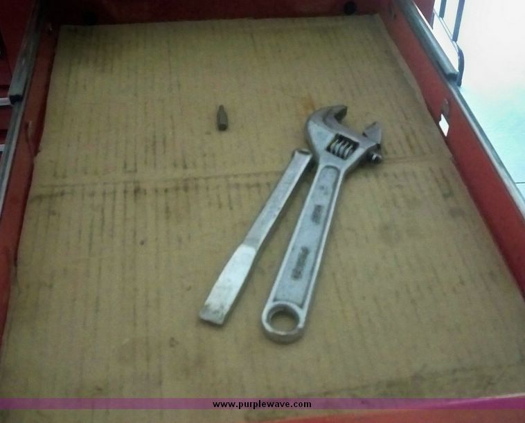 image for item 7100 Husky Grizzly tool box