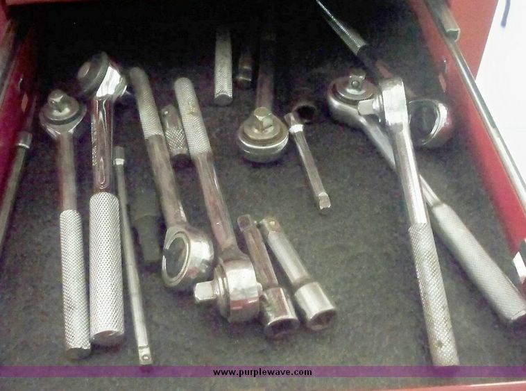 image for item 7100 Husky Grizzly tool box