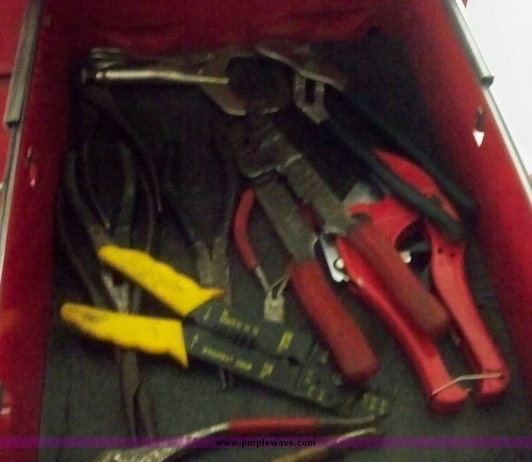 image for item 7100 Husky Grizzly tool box