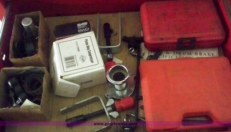 image for item 7100 Husky Grizzly tool box
