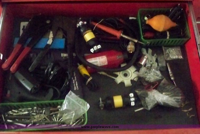 image for item 7100 Husky Grizzly tool box