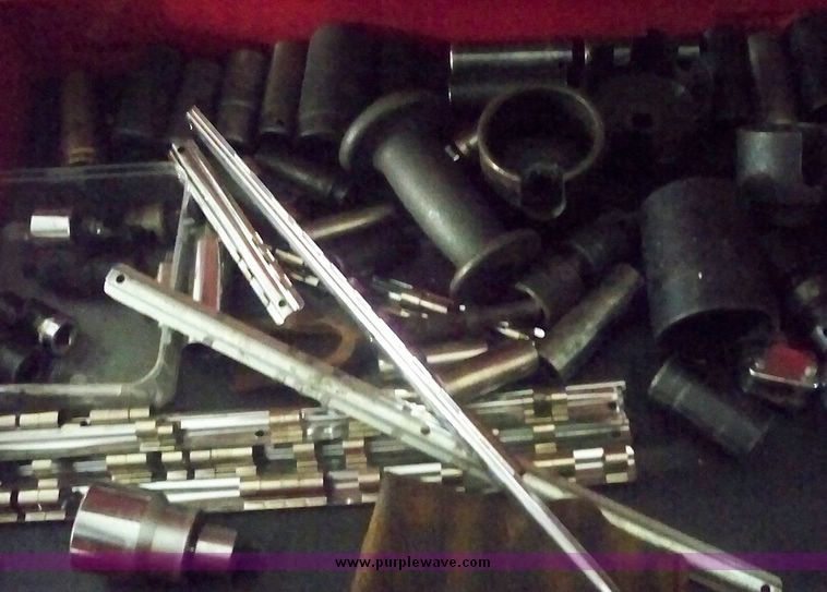 image for item 7100 Husky Grizzly tool box